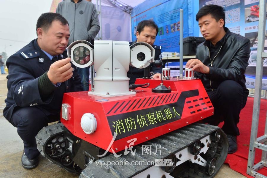 北京凌天攜消防滅火機器人、偵查機器人助力人全國?；窇?yīng)急救援