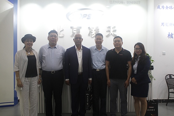 近日，尼日爾防務(wù)部門負(fù)責(zé)人蒞臨北京凌天，專題考察安檢、排爆、反恐等軍用警用技術(shù)裝備。